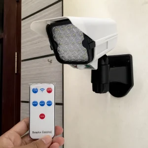 چراغ خورشیدی اورجینال طرح دوربین مداربسته مدل Pr-Cam | چراغ امنیتی سنسوردار - 1