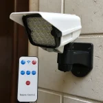 چراغ خورشیدی اورجینال طرح دوربین مداربسته مدل Pr-Cam | چراغ امنیتی سنسوردار - 2